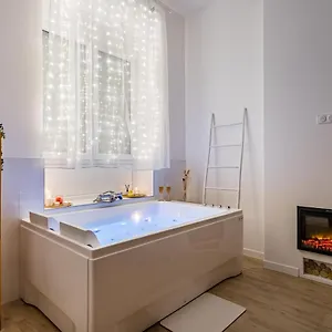 https://suite-evasion-celeste-a-saint-etienne.hotels-rhonealpes.com